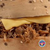 Sándwich Bagel Pulled Pork Queso