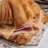 Sándwich Croissant Jamón Queso